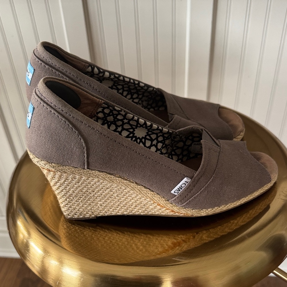 TOMS Women's Brown Peep-Toe Wedges